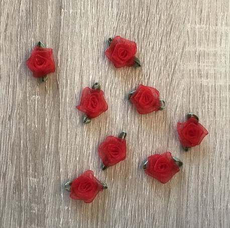 Róże szyfonowe w kolorze czerwonym Rs52 - dekoracja odzieżowa do letnich stylizacji.