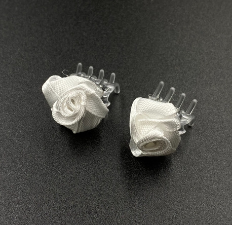 Krabiki do włosów białe róże