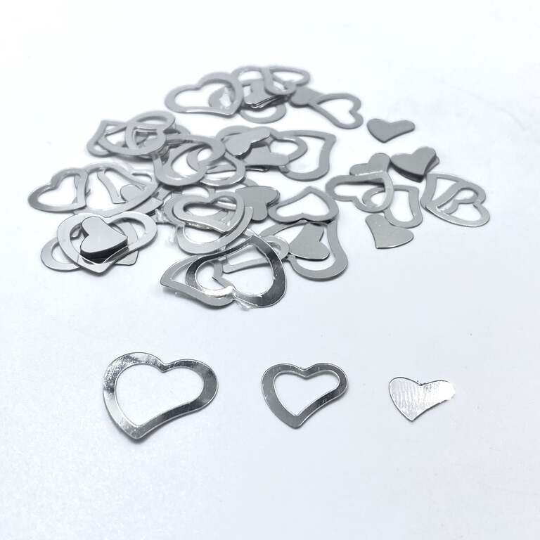 Cekiny do przyklejenia kształt serca w kolorze srebrnym