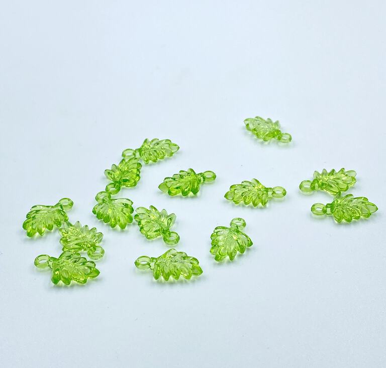 Koraliki plastikowe jasno zielone liście 12x20mm (1)