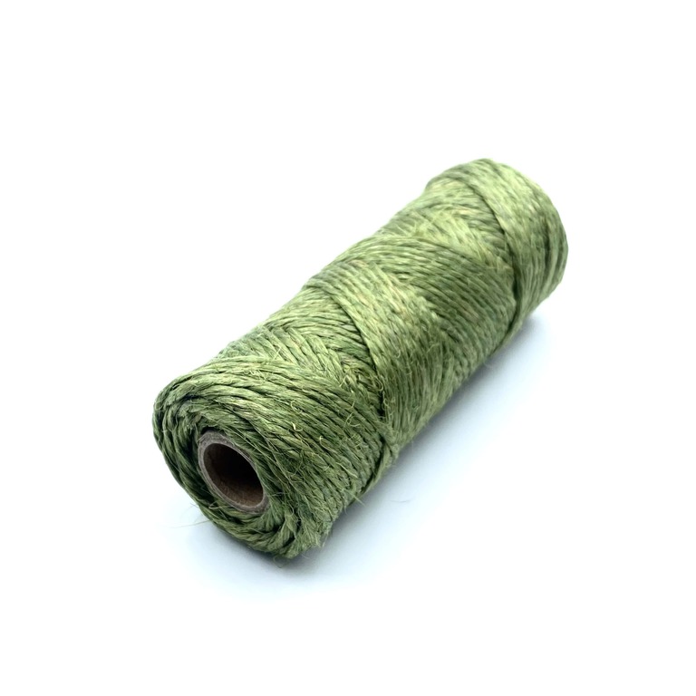 Nabłyszczane nici lniane do rękodzieła w kolorze zielonym. Produkt polski z dobrej jakości lnu.