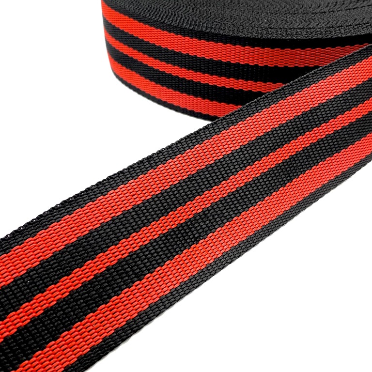 Dwukolorowa taśma nośna do plecaków i innych akcesoriów tekstylnych - kolor czarno-czerwony.