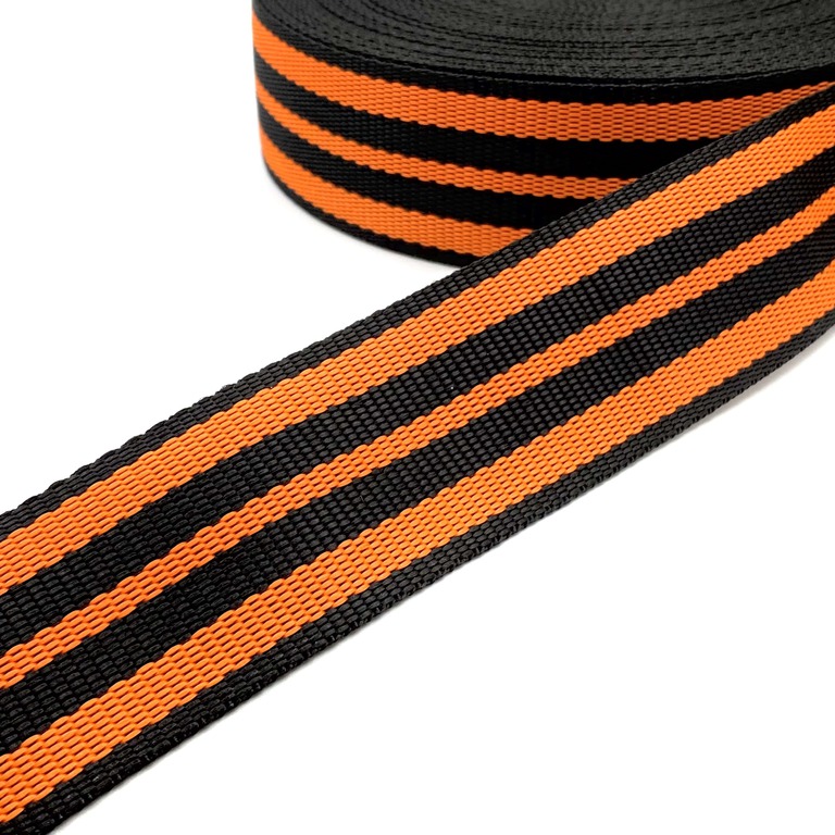 Dwukolorowa taśma nośna do plecaków i innych akcesoriów tekstylnych - kolor czarno-pomarańczowa.