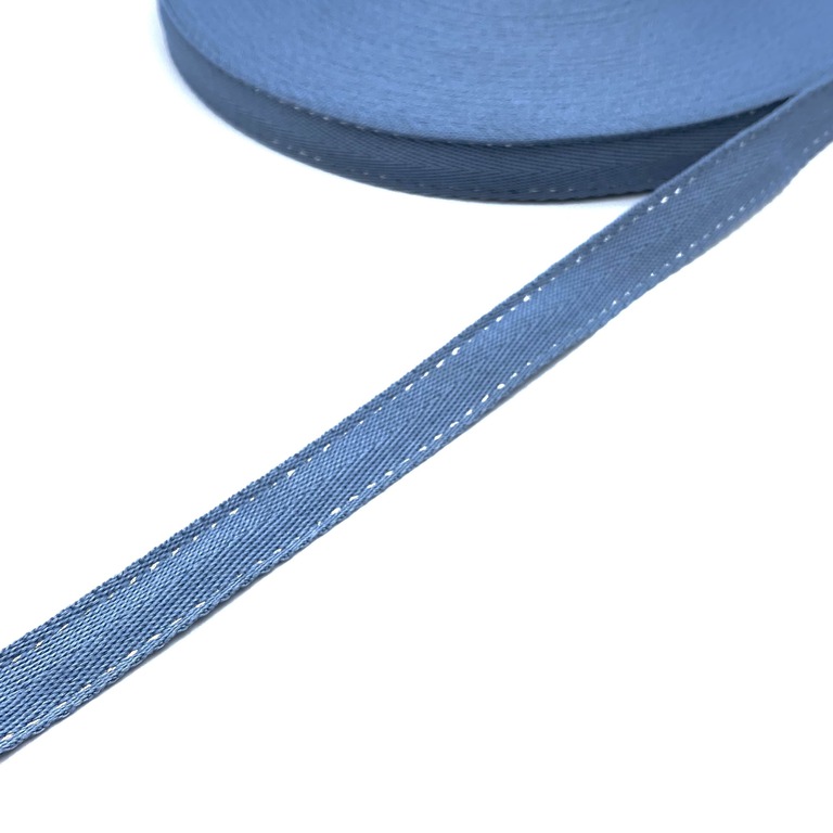 Niebieska tasiemka z bawełny ozdobna z dodatkiem nici metalizowanej.